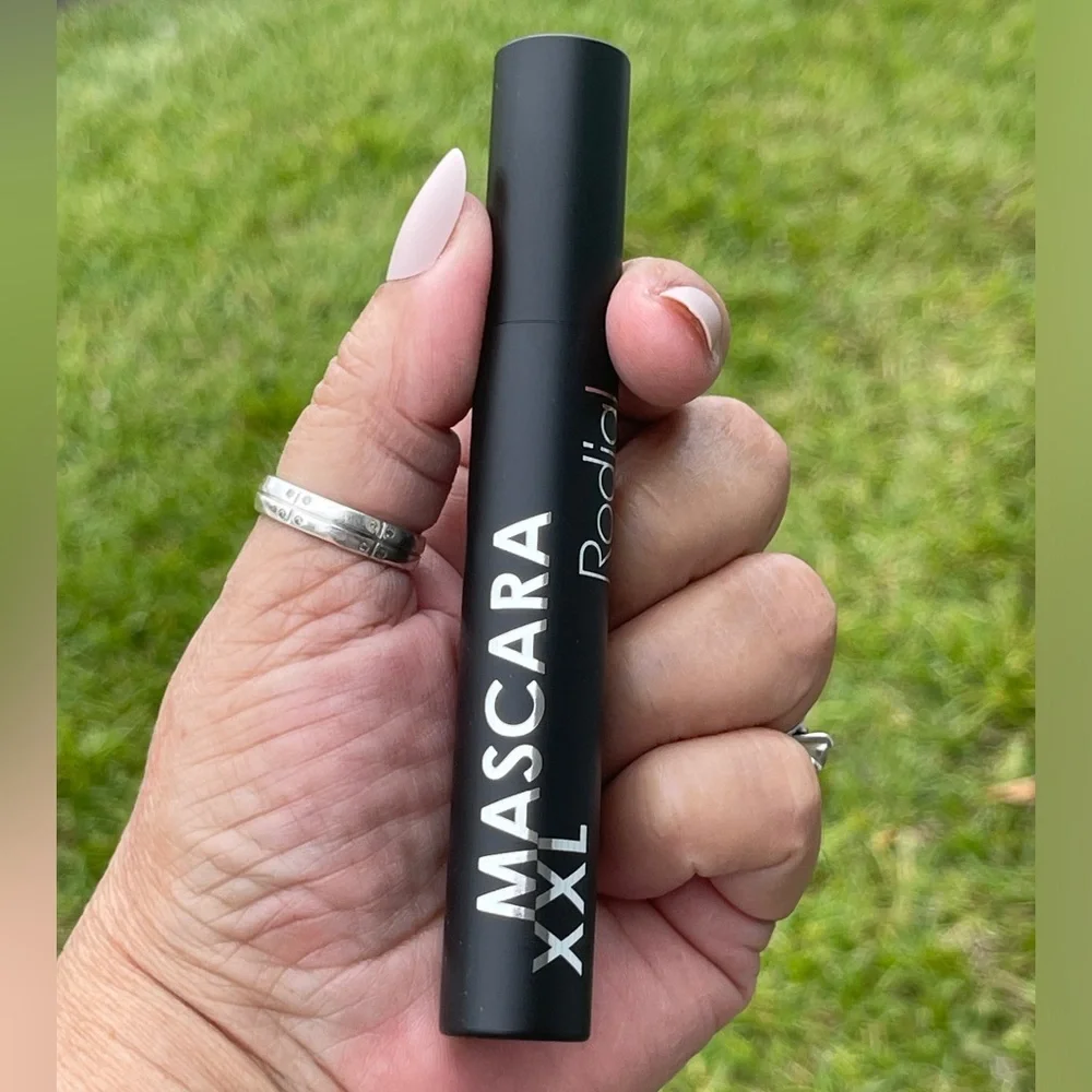RODIAL Glamolash XXL Mascara In Velvet Black